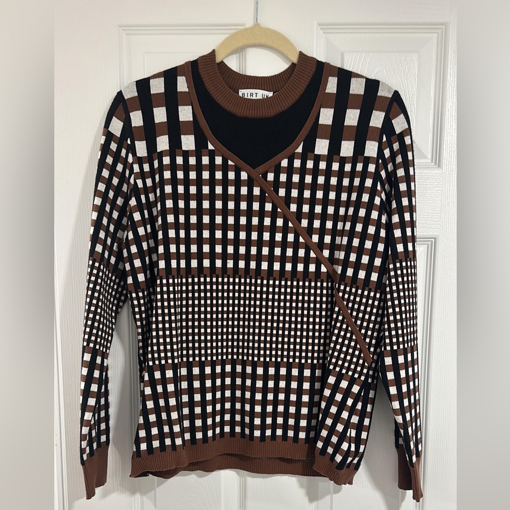 Elegant V-Neck Checkered Sweater